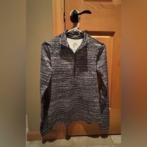 NWOT Women’s Nike Dri-FIT 1/2 zip top with thumb holes, Small